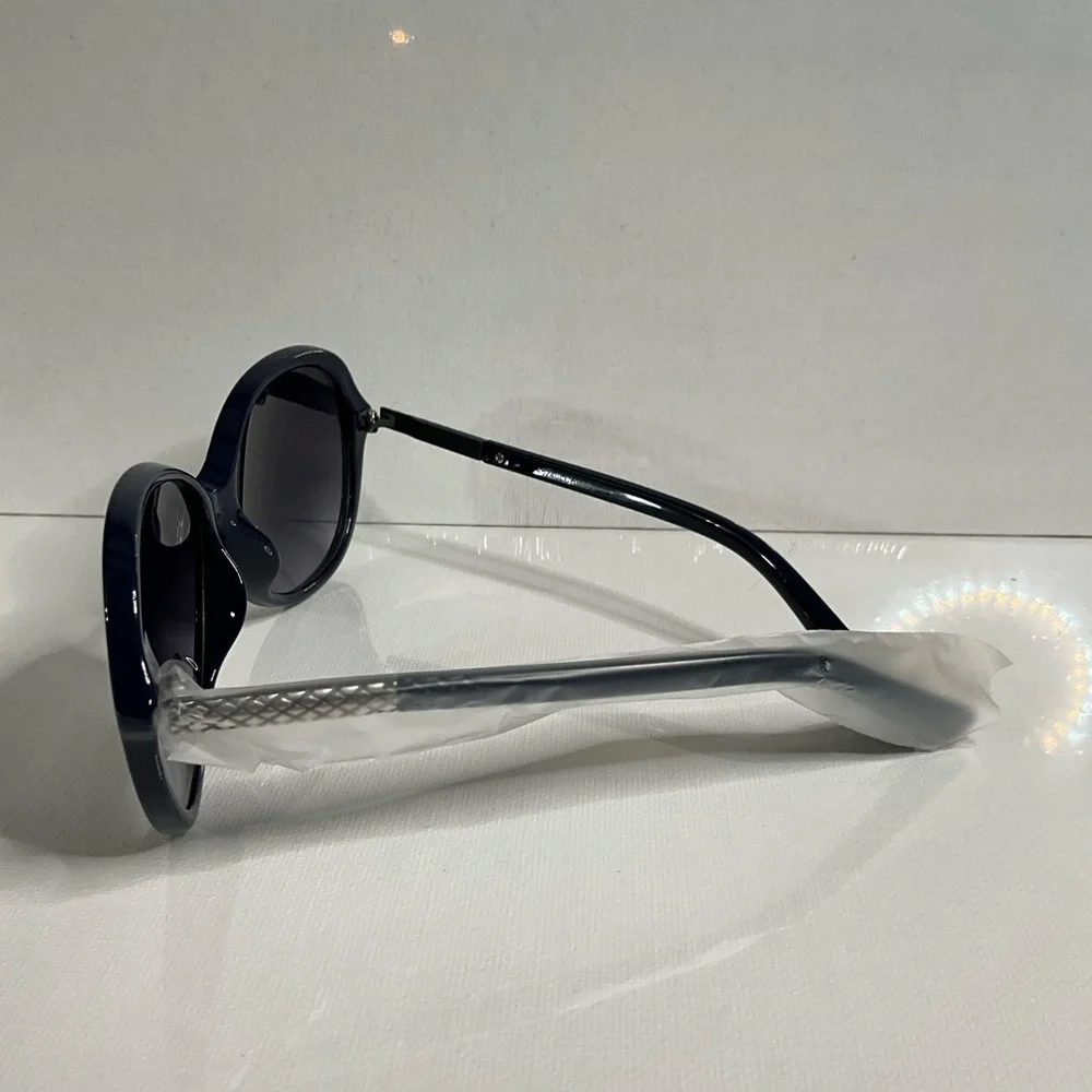 Elegant Black Oversized Sunglasses